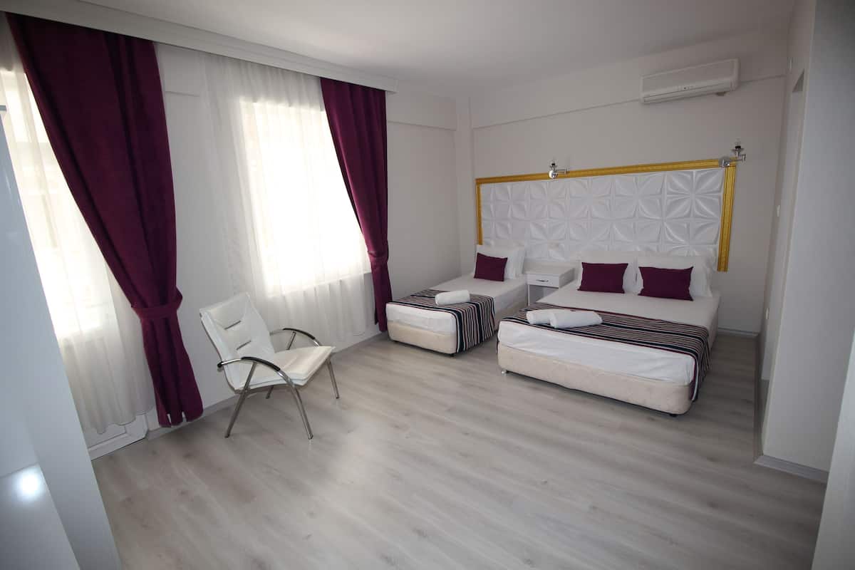Egyptian cotton sheets, premium bedding, minibar, desk