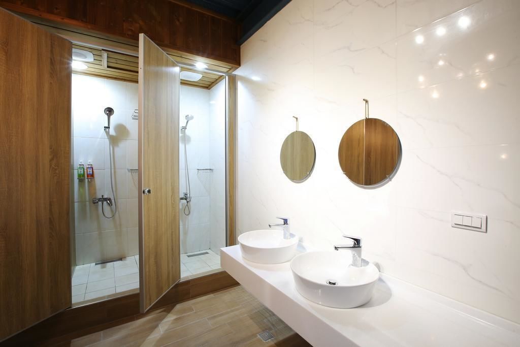 Shared Dormitory, Women only | Bilik Mandi | Pancuran mandi, pengering rambut, tuala disediakan, sabun 