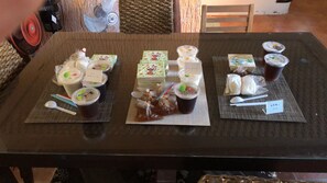 朝食 (郷土料理)、毎日提供 (無料)