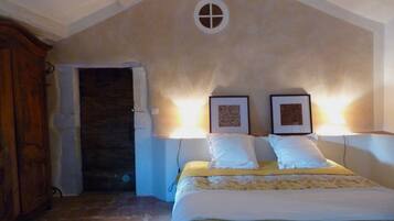 1 bedroom, individually decorated, individually furnished, soundproofing