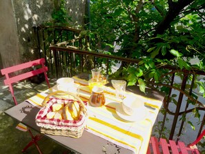Gratis frukost med lokala rätter varje dag 