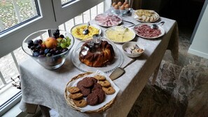 Free daily self-serve breakfast - Corte Merighi Charming Rooms & Breakfast (Verona)
