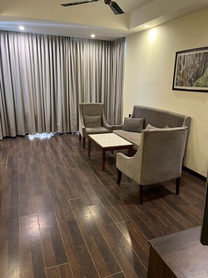 Deluxe room with living area | Wohnbereich