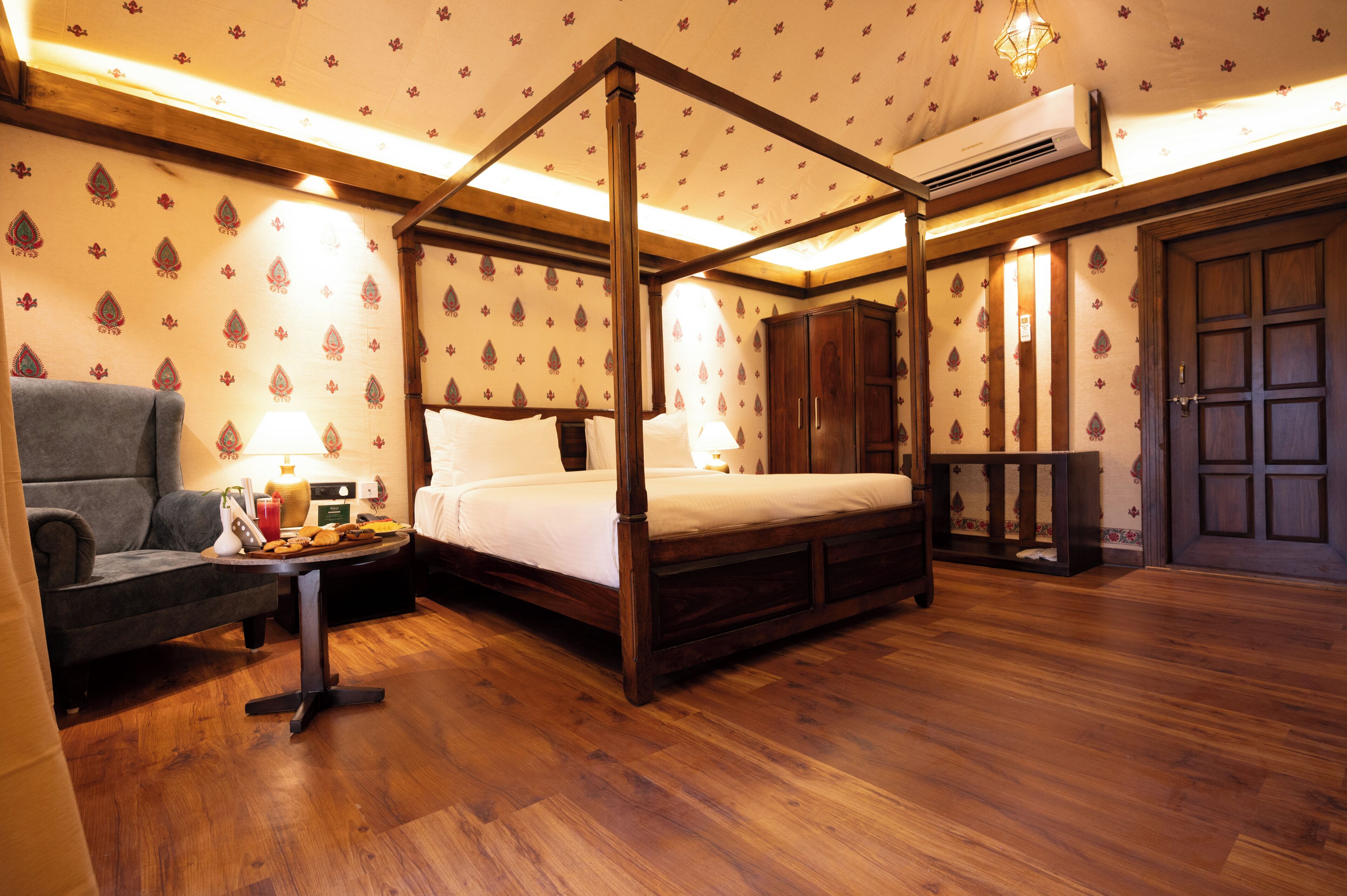 尊榮帳棚 | 埃及棉床單、高級寢具、記憶床墊、客房內保險箱