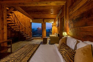 Luxury cottage with terrace | 埃及棉床单、高档床上用品、记忆海绵床垫、客房内保险箱