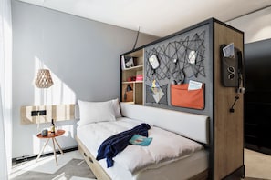 Caja de seguridad en la habitación y escritorio