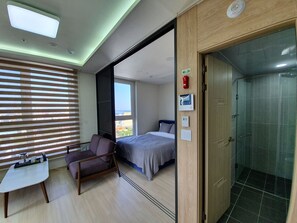 Down comforters, soundproofing, free WiFi, bed sheets - The Mark Sokcho Residence (Sokcho)