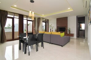 Family Apartment | Living area - Rozelle Hotel (Bandung)