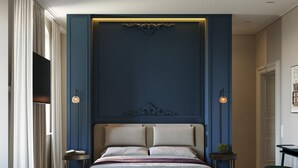 A bedroom with a large bed, two bedside tables, a wall-mounted TV, and a decorative ceiling panel. - Hotel Am Park (Reichenbach im Vogtland)