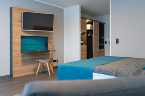 Quarto casal conforto | Escrivaninha, cortinas blackout, Wi-Fi de cortesia, roupa de cama