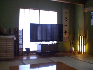 Deluxe Apartment, 2 Bedrooms, Non Smoking, Kitchen | Television - Numazu Ikkyuuan (Numazu)