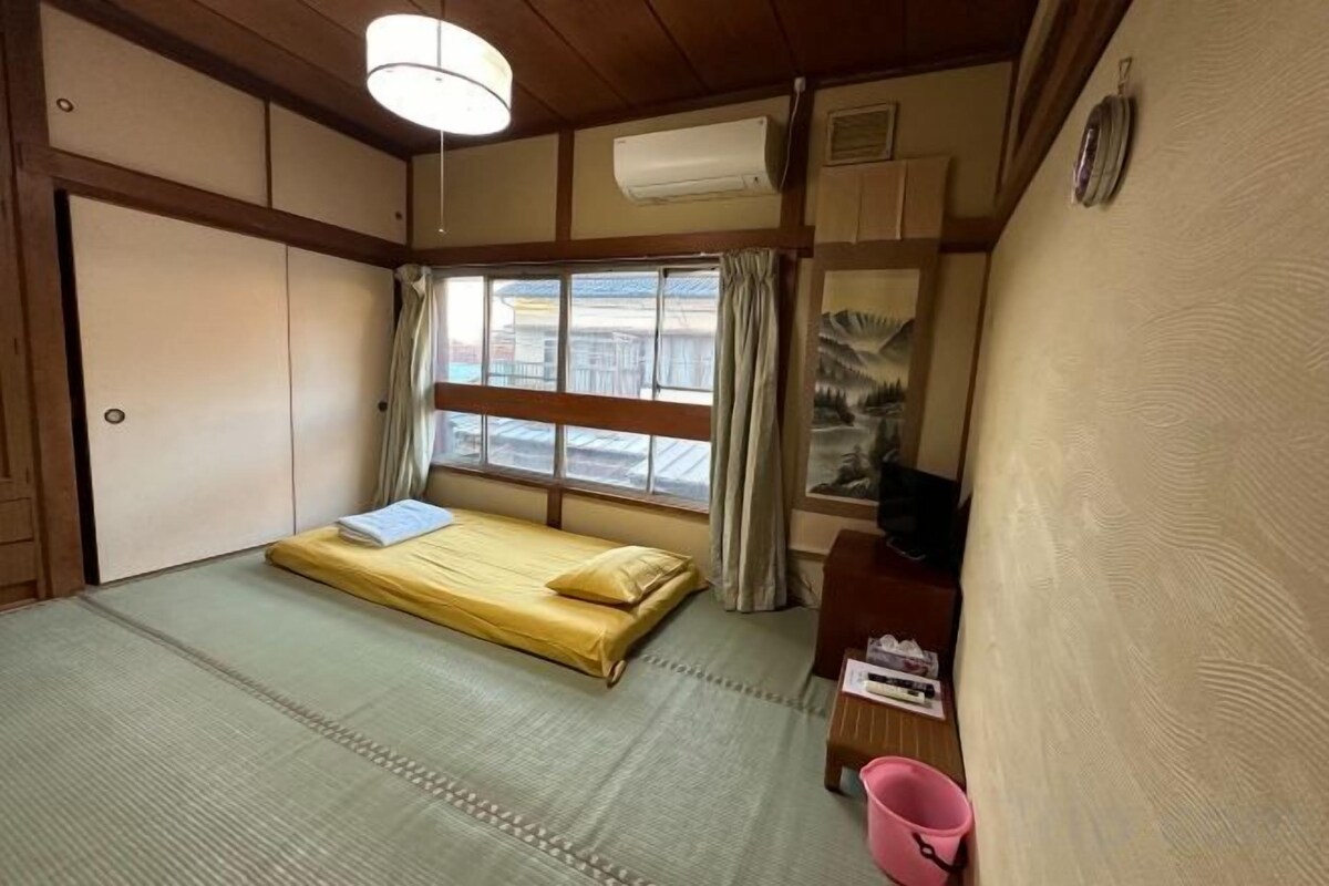 Iron/ironing board (on request), free WiFi, bed sheets