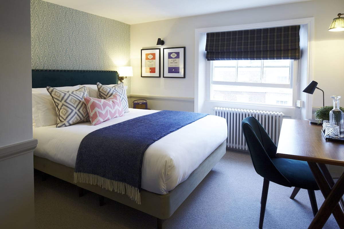 Standaard tweepersoonskamer | Luxe beddengoed, een kluis op de kamer, individueel gedecoreerd
