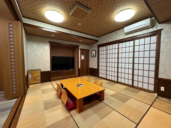 Premium Room, Non Smoking | Iron/ironing board, free WiFi, bed sheets