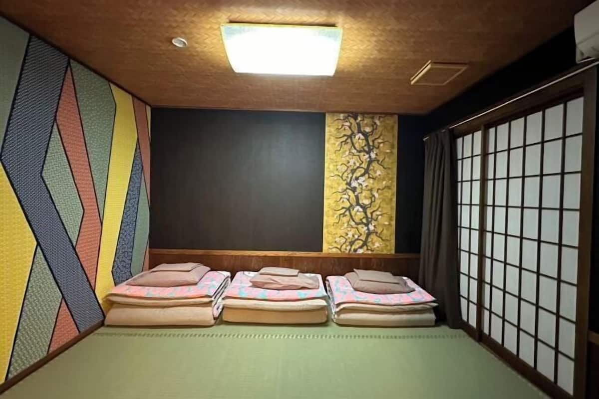 Iron/ironing board, free WiFi, bed sheets