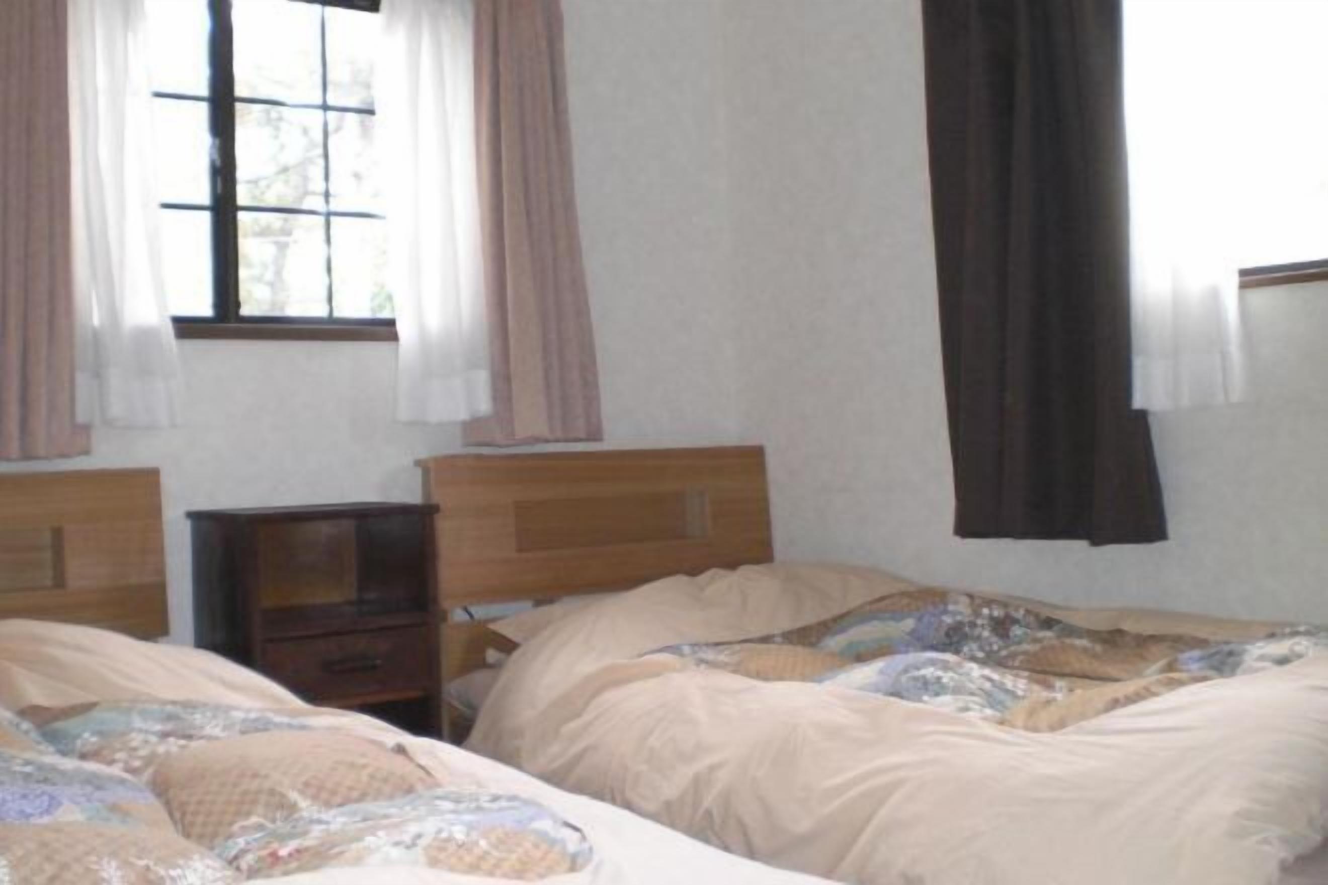 Silitysrauta/-lauta, ilmainen Wi-Fi, vuodevaatteet