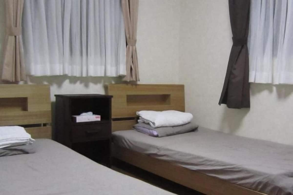 Iron/ironing board, free WiFi, bed sheets
