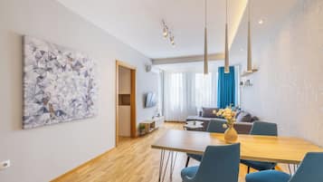 Apartment, 2 Bedrooms (17) | Living area | Flat-screen TV