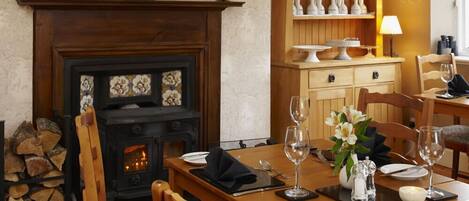 Daily cooked-to-order breakfast (GBP 11.50 per person)