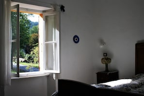 Habitación doble, baño compartido | Ropa de cama