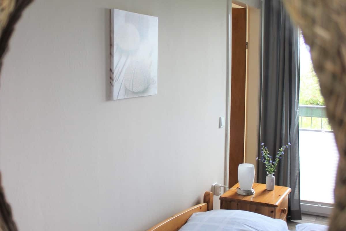 basic double room | free cots/infant beds, bed sheets