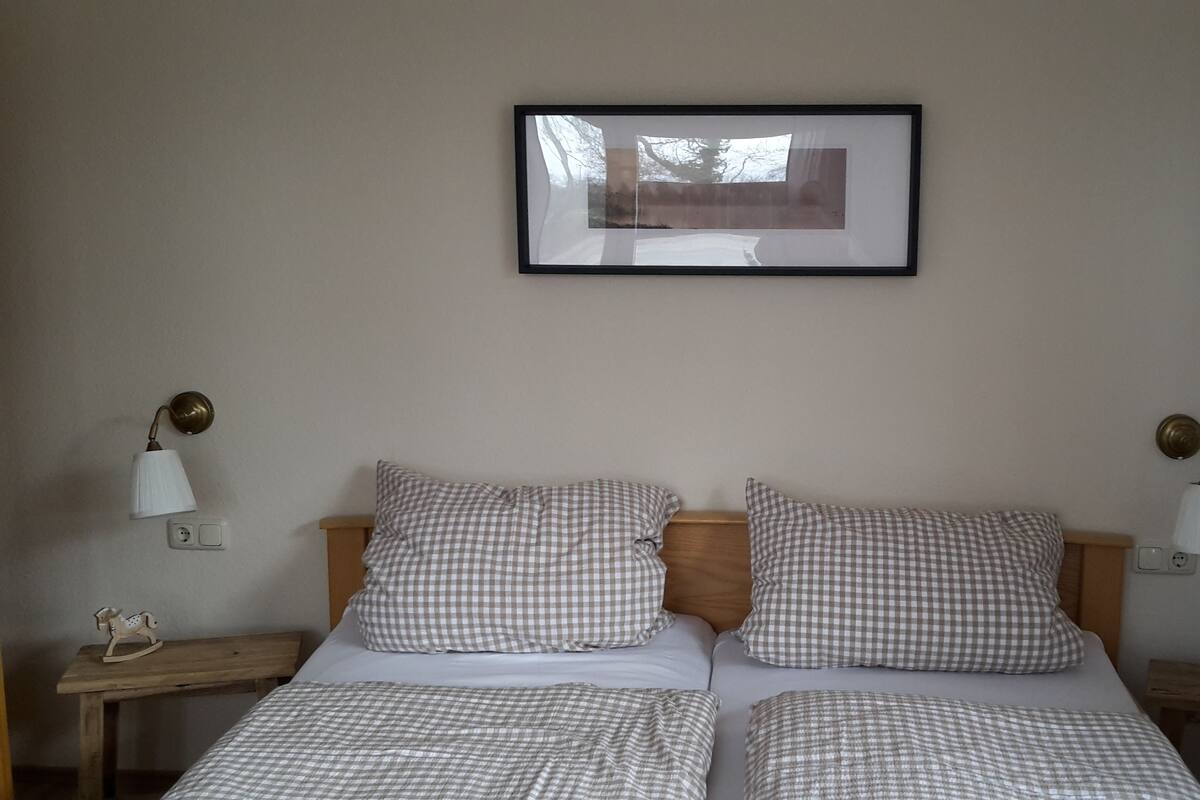 Cunas gratuitas y ropa de cama 