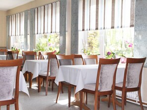 Free daily buffet breakfast  - Hotel Gasthuus Spieskamer (Hasselberg)