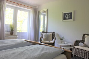 Lits bébé (gratuits), draps fournis
