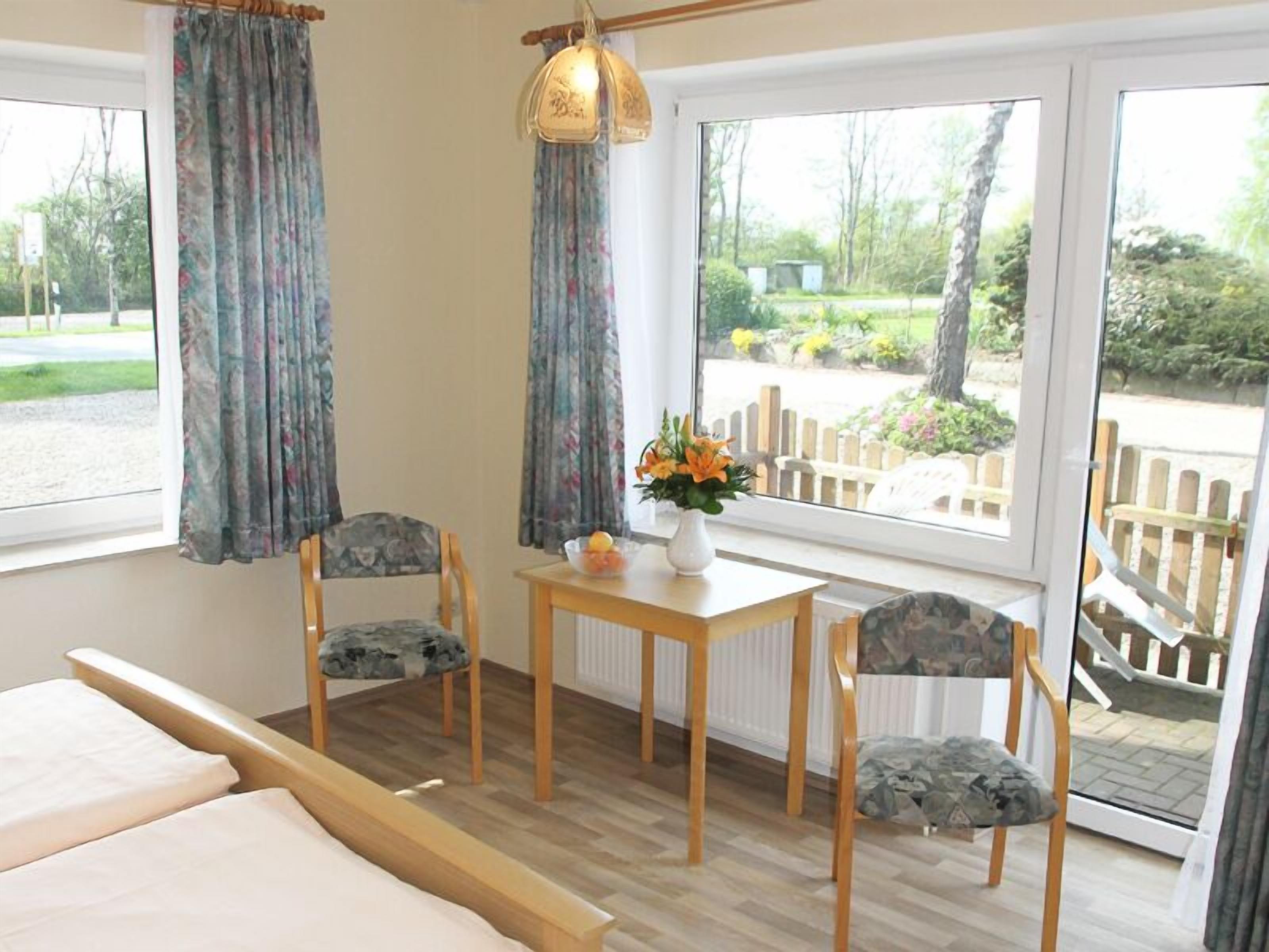 standard double room | free cots/infant beds, bed sheets