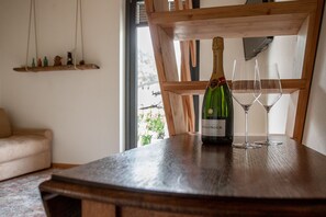 Superior Room | Living area | TV - Foresteria Stazzona (Villa di Tirano)