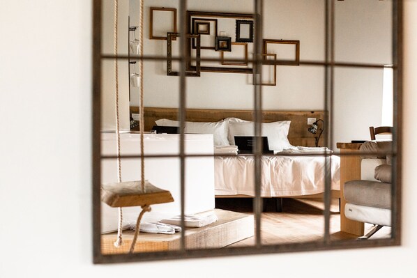 Deluxe Double or Twin Room | Desk, soundproofing, free WiFi, bed sheets - Foresteria Stazzona (Villa di Tirano)