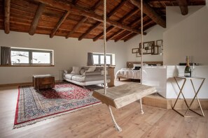 Deluxe Double or Twin Room | Desk, soundproofing, free WiFi, bed sheets - Foresteria Stazzona (Villa di Tirano)