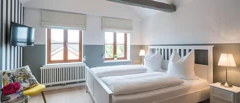 Chambre Deluxe double | Coffre-fort, lit de bĂ©bĂ© (supplĂ©ment), lit dâappoint (supplĂ©ment)