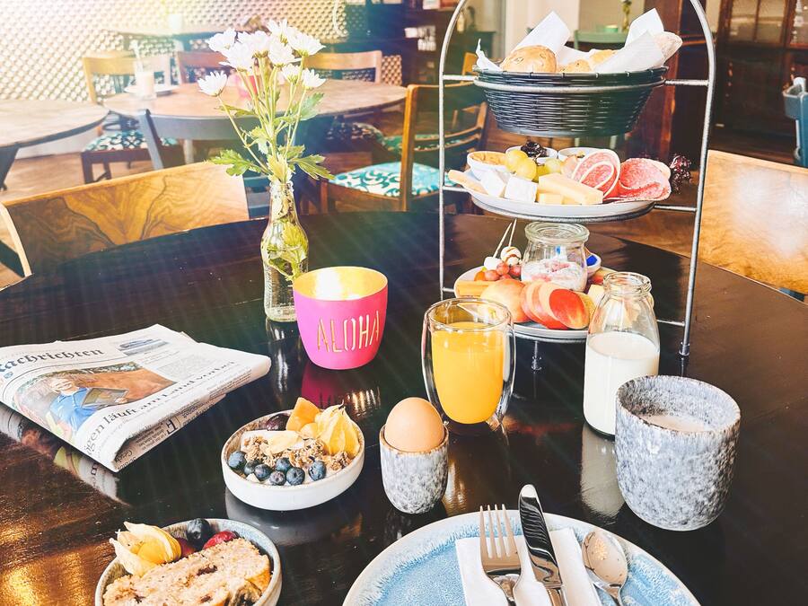 Daily buffet breakfast for a fee