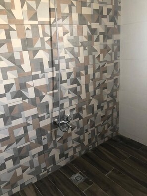 Villa | Bathroom shower