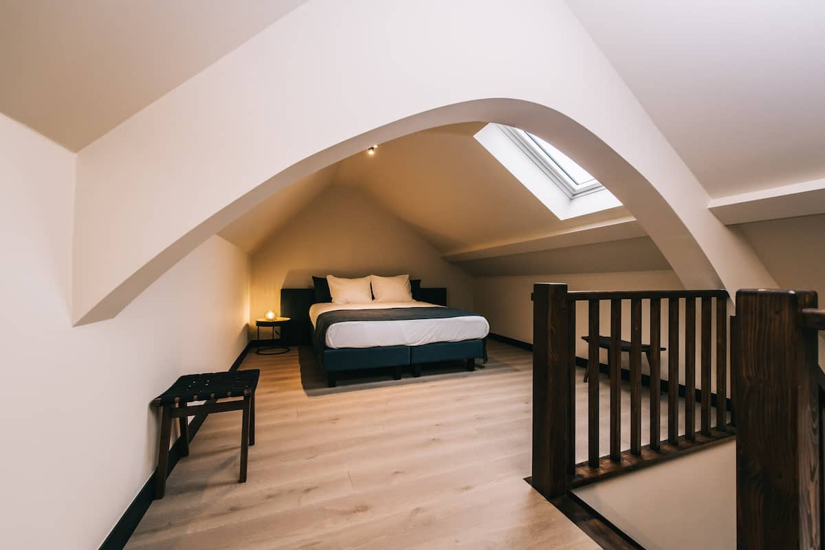 Duplex studio | Hypo-allergenic bedding, soundproofing, iron/ironing board