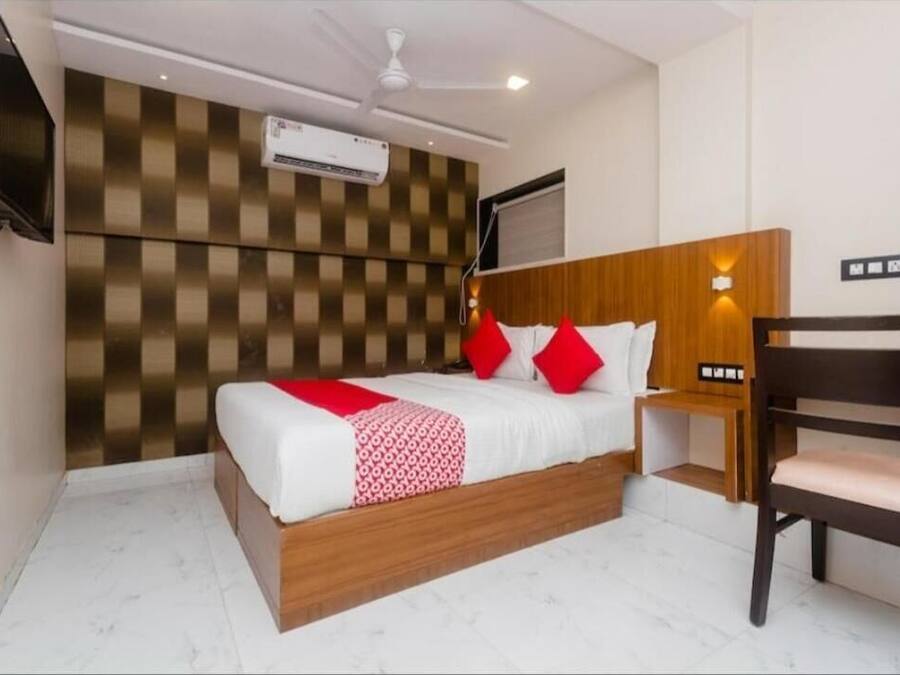 Soundproofing, free WiFi, bed sheets