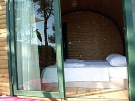 Wi-Fi de cortesia, roupa de cama