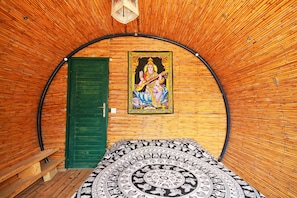 Quarto casal básico | Wi-Fi de cortesia, roupa de cama
