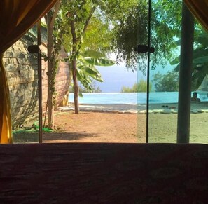 A room with a view of a beach and ocean. - Mandala Camping - Adults Only (Fethiye)
