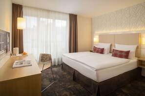 Quarto casal conforto, vista para o jardim | Roupas de cama premium, edredons de pluma, camas com colchões pillow-top