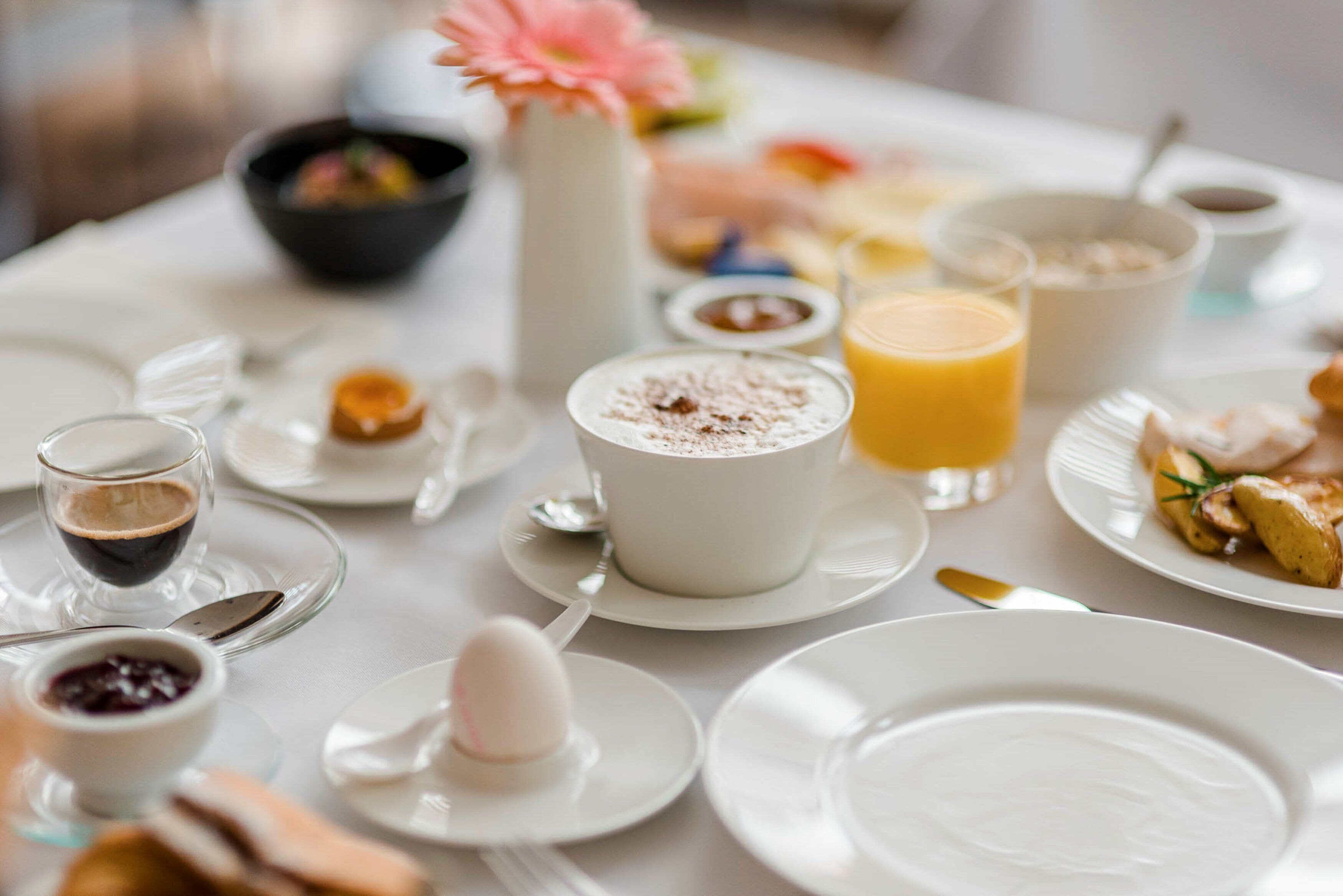 Café da manhã (EUR 23 por pessoa)