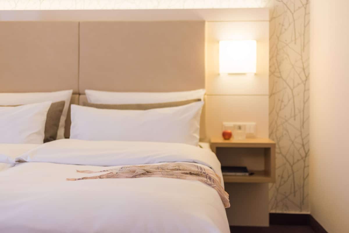 Comfort double room garden side | Premium bedding, down comforters, pillowtop beds, in-room safe