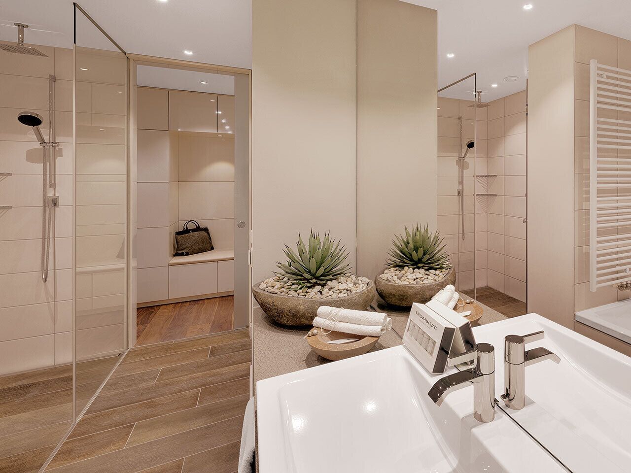 penthouse suite mit gartenblick | bathroom | designer toiletries, hair dryer, towels, soap
