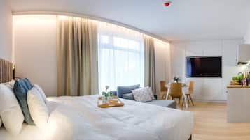 Deluxe Apartment | 1 bedroom, premium bedding, down comforters, Tempur-Pedic beds