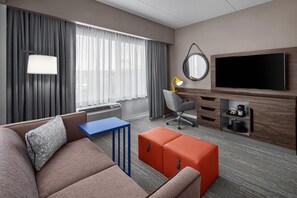 Room, 1 King Bed, Refrigerator | Living area - Hampton Inn Boston Woburn (Woburn)