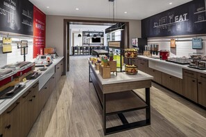 Free daily buffet breakfast  - Hampton Inn Boston Woburn (Woburn)