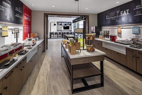 Free daily buffet breakfast . Hampton Inn Boston Woburn