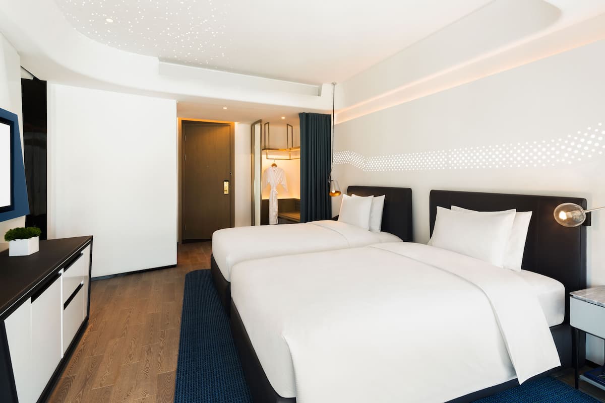 1 bedroom, hypo-allergenic bedding, minibar, in-room safe