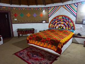 Quarto casal luxo | Roupas de cama premium, cofres nos quartos, individualmente decorados